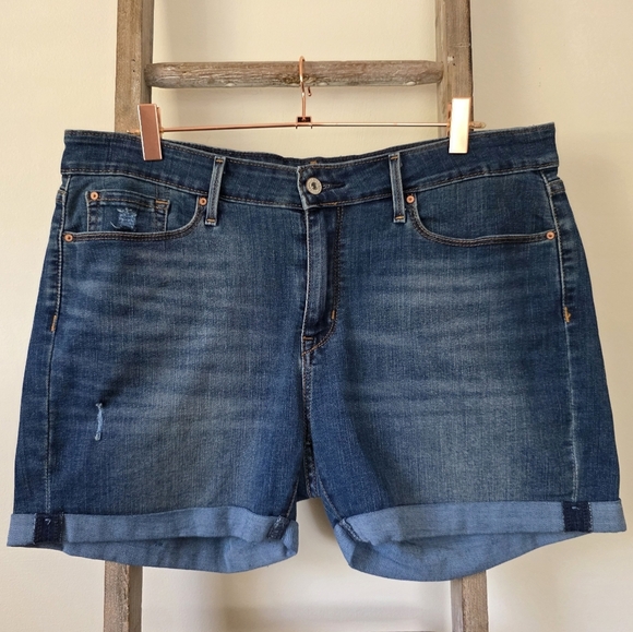 ⭐️40% Off⭐️ Levi Strauss Signature Denim Shorts - Picture 1 of 14